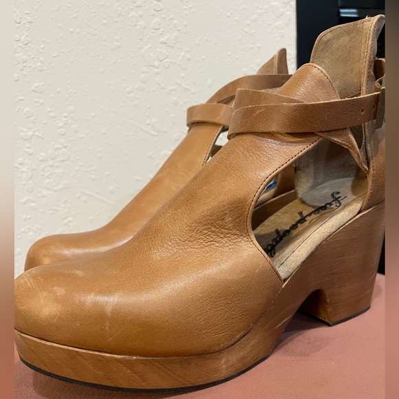 Free People Cedar Leather Buckle Platform Clogs
Tan New Without Box SZ 10 - Picture 9 of 14